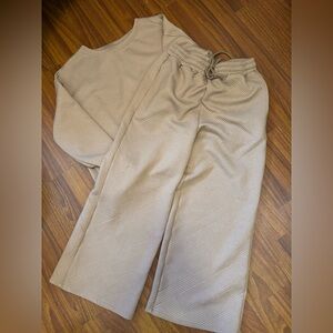 Boutique Textured Tan Lounge Pant Set. Size large